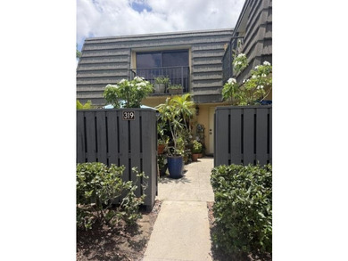 Great location! Priced to sell! 2Br 2.5Ba townhouse. Centrally - photo 1