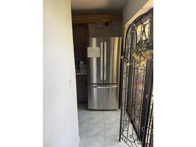 Great location! Priced to sell! 2Br 2.5Ba townhouse. Centrally - photo 5