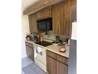 Great location! Priced to sell! 2Br 2.5Ba townhouse. Centrally - photo 6