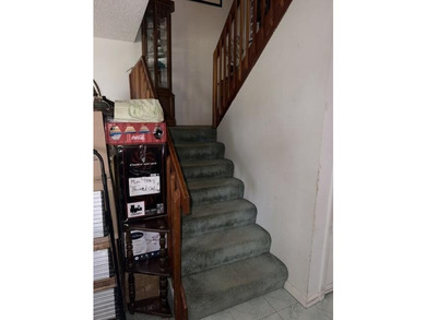 Great location! Priced to sell! 2Br 2.5Ba townhouse. Centrally - photo 9