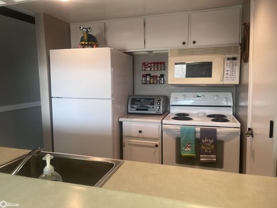 Welcome to your private escape in Clear Lake! This desirable - photo 15