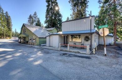 You can't beat this location and income potential in beautiful - photo 2