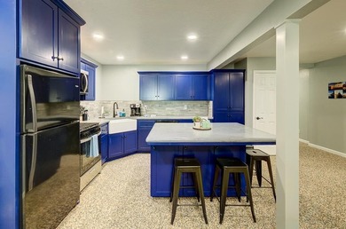 You can't beat this location and income potential in beautiful - photo 8