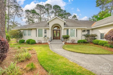 Nestled in a quiet cul-de-sac in desirable Oakridge, this - photo 2