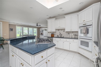 Nestled in a quiet cul-de-sac in desirable Oakridge, this - photo 10