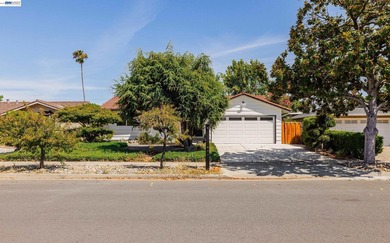 Exceptional single-story Cambrian home offering 4 bedrooms, 2 - photo 2