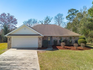 Newly updated, move in ready 4-bedroom home on a cul-de-sac - photo 1