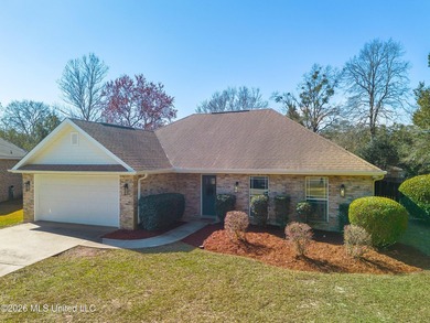 Newly updated, move in ready 4-bedroom home on a cul-de-sac - photo 2