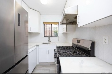 Great investment property! semi attached legal three family in - photo 3
