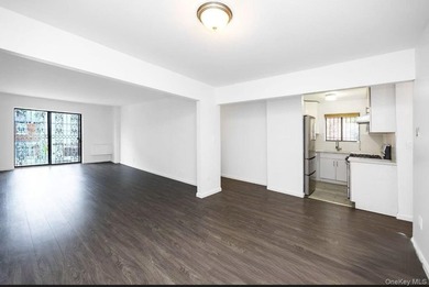 Great investment property! semi attached legal three family in - photo 5