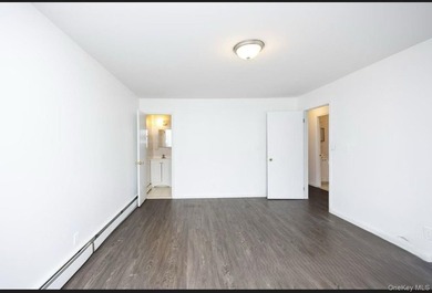 Great investment property! semi attached legal three family in - photo 7
