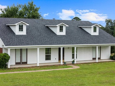 Beautifully updated and thoughtfully designed, this 3-bedroom - photo 11