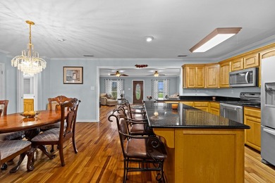 Beautifully updated and thoughtfully designed, this 3-bedroom - photo 23