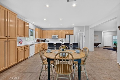 Stunning and tastefully upgraded, this beautiful 3 bedroom, 2 - photo 9