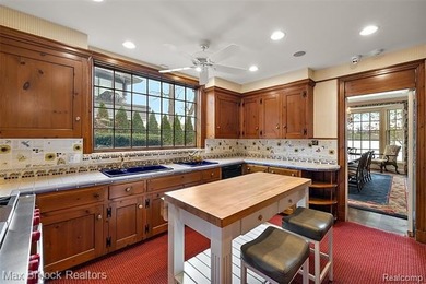 This breathtaking lakefront estate makes an unforgettable first - photo 13