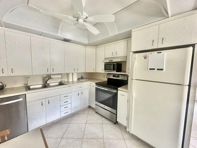 Immaculate 2-bed, 2-bath third-floor condo offering stunning - photo 4