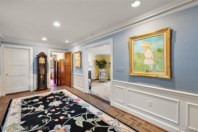 This breathtaking lakefront estate makes an unforgettable first - photo 15