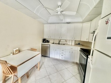 Immaculate 2-bed, 2-bath third-floor condo offering stunning - photo 5