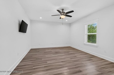 Enjoy living in the heart of Downtown Pass Christian. This - photo 16