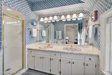 This breathtaking lakefront estate makes an unforgettable first - photo 17