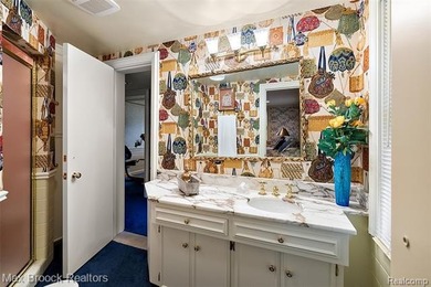This breathtaking lakefront estate makes an unforgettable first - photo 23