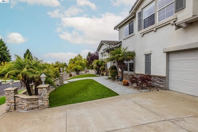 Welcome to this exceptional Bailey Ranch residence, ideally - photo 4