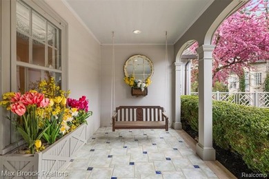 This breathtaking lakefront estate makes an unforgettable first - photo 26