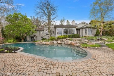 This breathtaking lakefront estate makes an unforgettable first - photo 29