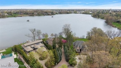 This breathtaking lakefront estate makes an unforgettable first - photo 33