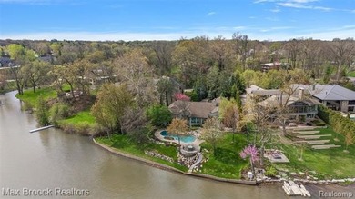 This breathtaking lakefront estate makes an unforgettable first - photo 34