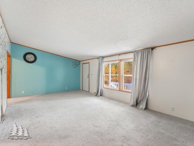 Welcome to your family's next chapter in the desirable Moon Lake - photo 9