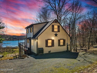Experience the joys of lakefront living in Pennsylvania with - Lake Home For Sale in Hawley, Pennsylvania