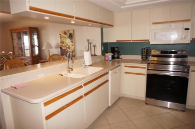 ***EXPANSIVE HARBOR VIEWS*** Spacious unit with 2 Bedrooms Plus - photo 17