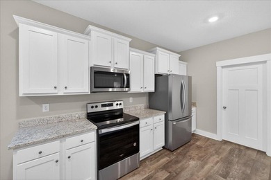 Nestled in a cul-de-sac, this beautifully built 2022 home offers - photo 18