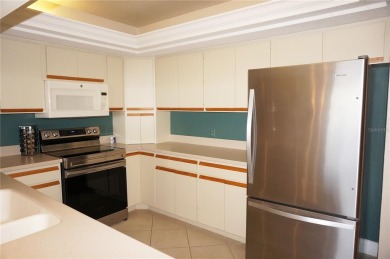 ***EXPANSIVE HARBOR VIEWS*** Spacious unit with 2 Bedrooms Plus - photo 18