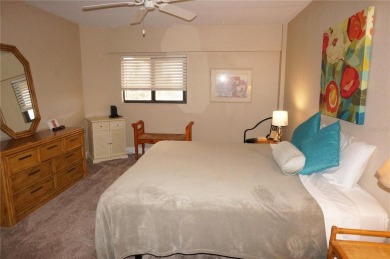 ***EXPANSIVE HARBOR VIEWS*** Spacious unit with 2 Bedrooms Plus - photo 23