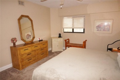 ***EXPANSIVE HARBOR VIEWS*** Spacious unit with 2 Bedrooms Plus - photo 24