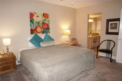 ***EXPANSIVE HARBOR VIEWS*** Spacious unit with 2 Bedrooms Plus - photo 26