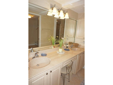 ***EXPANSIVE HARBOR VIEWS*** Spacious unit with 2 Bedrooms Plus - photo 27