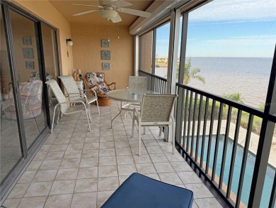 ***EXPANSIVE HARBOR VIEWS*** Spacious unit with 2 Bedrooms Plus - photo 36