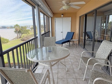 ***EXPANSIVE HARBOR VIEWS*** Spacious unit with 2 Bedrooms Plus - photo 37