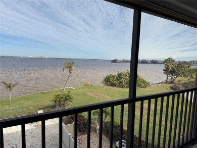 ***EXPANSIVE HARBOR VIEWS*** Spacious unit with 2 Bedrooms Plus - photo 38