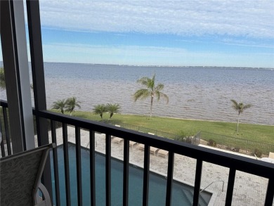 ***EXPANSIVE HARBOR VIEWS*** Spacious unit with 2 Bedrooms Plus - photo 39