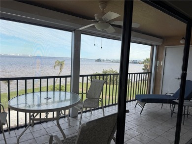 ***EXPANSIVE HARBOR VIEWS*** Spacious unit with 2 Bedrooms Plus - photo 44