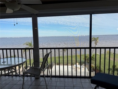 ***EXPANSIVE HARBOR VIEWS*** Spacious unit with 2 Bedrooms Plus - photo 45