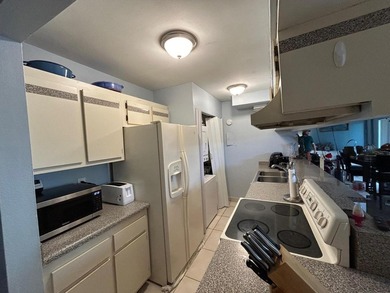 Welcome to this spacious 2 bedroom, 1 bath unit with relaxing - photo 5
