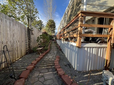 16126 Gustafson offers a warm and inviting slice of Oregon - photo 12