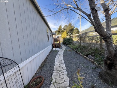 16126 Gustafson offers a warm and inviting slice of Oregon - photo 14