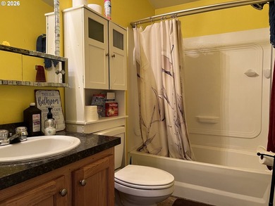 16126 Gustafson offers a warm and inviting slice of Oregon - photo 19