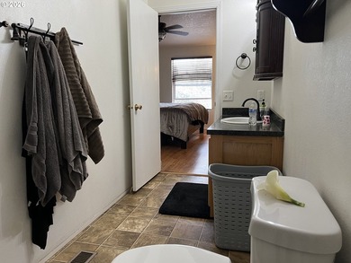 16126 Gustafson offers a warm and inviting slice of Oregon - photo 23